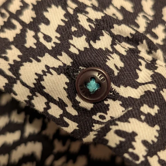 Ted Baker Men's L print for your wild side. Button detail gorgeous - Picture 9 of 15